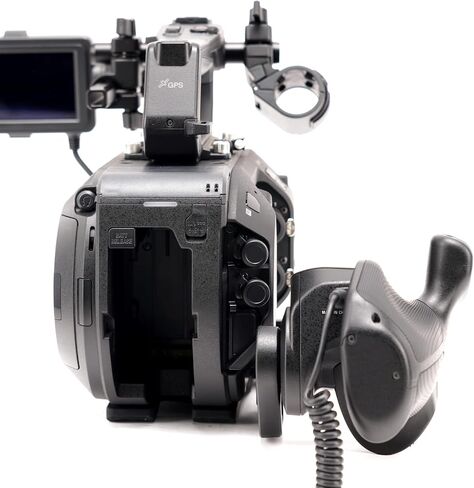 Sony PXW-FS7M2 4K XDCAM Super 35 Camcorder Kit with 18-110mm Zoom Lens Professional Camcorder, Black (PXWFS7M2K) in Saudi Arabia