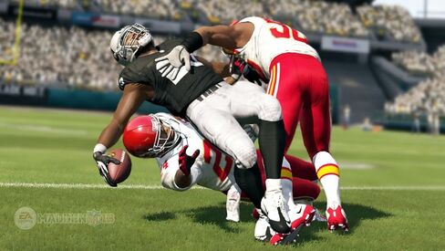 Madden NFL 13 - Xbox 360 in Kuwait
