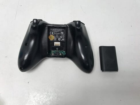 وحدة تحكم Xbox 360 اللاسلكية - إصدار C-3PO باللون الذهبي in Saudi Arabia