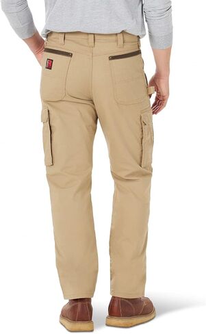 بنطال Wrangler Riggs Workwear الرجالي المرن للراحة والمقاس العادي in Saudi Arabia