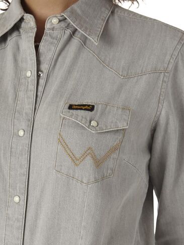 بلوزة Wrangler النسائية ذات الأكمام الطويلة مع أزرار كبس أمامية من الدنيم الغربي in Kuwait