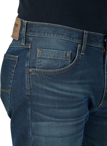 بنطلون جينز مطاطي من Wrangler Authentics للرجال ذو ملاءمة رياضية in Kuwait