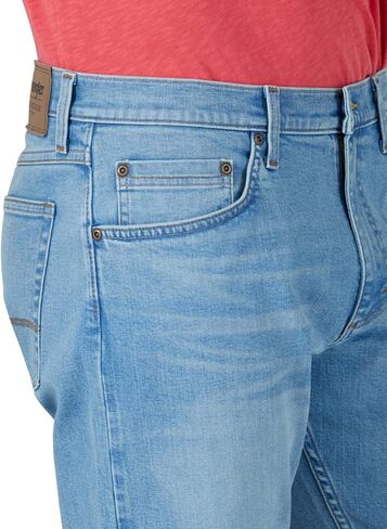 بنطلون جينز مطاطي من Wrangler Authentics للرجال ذو ملاءمة رياضية in Kuwait