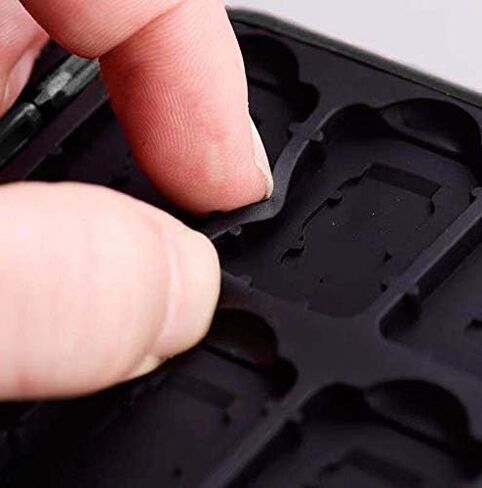 YEEZYTIK FNEIAE Switch Game Card Case, Cute Game Cartridge Holder for Nintendo Switch with 12 Card Slots (Leaf) in Saudi Arabia