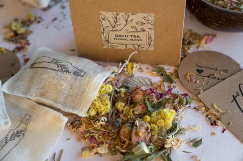 شاي حمام الزهور | حمام أعشاب نقع | شاي الحوض للتخلص من السموم والاسترخاء | شاي حوض الاستحمام العضوي الطبيعي | 4 أكياس في علبة | صنع يدوي in Kuwait