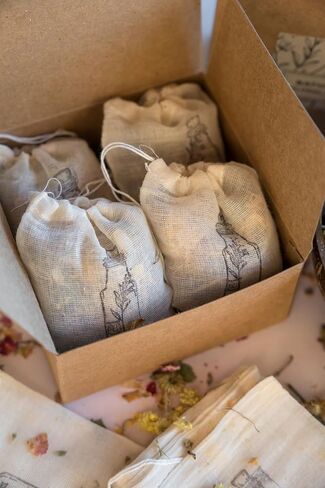 شاي حمام الزهور | حمام أعشاب نقع | شاي الحوض للتخلص من السموم والاسترخاء | شاي حوض الاستحمام العضوي الطبيعي | 4 أكياس في علبة | صنع يدوي in Kuwait