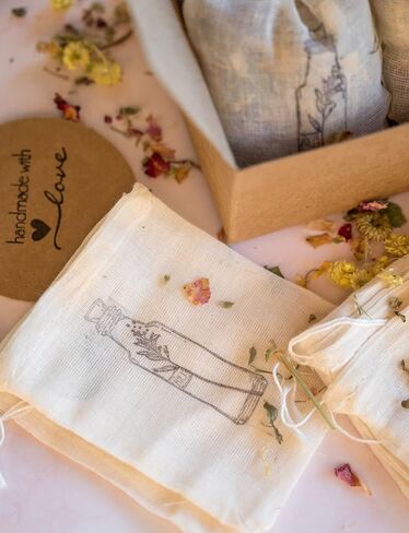 شاي حمام الزهور | حمام أعشاب نقع | شاي الحوض للتخلص من السموم والاسترخاء | شاي حوض الاستحمام العضوي الطبيعي | 4 أكياس في علبة | صنع يدوي in Kuwait