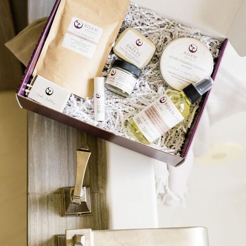 سلة هدايا للنساء - مجموعة هدايا سبا فاخرة برائحة اللافندر مكونة من 7 قطع تمثل هدية رائعة للأم والأخت والزوجة والصديق in Kuwait