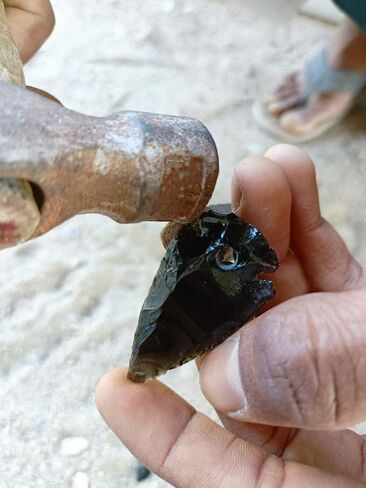 قلادة رأس سهم سبج أسود للرجال والنساء قلادات رأس سهم + رأس سهم زجاجي شفاف in Kuwait