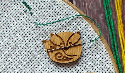 طقم غرز متقاطعة - واقي من الأوساخ وحافظة الإبرة للخياطة المتقاطعة - مجموعة مكونة من قطعتين - واقي من الأوساخ لإطار تطريز qsnap مقاس 11 × 11 بوصة طقم تطريز مبتدئ لحارس إبرة الثعلب in Kuwait