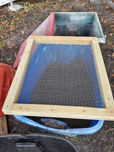 Soil Sifter, great for sifting soil, dirt, peat moss and more in Saudi Arabia
