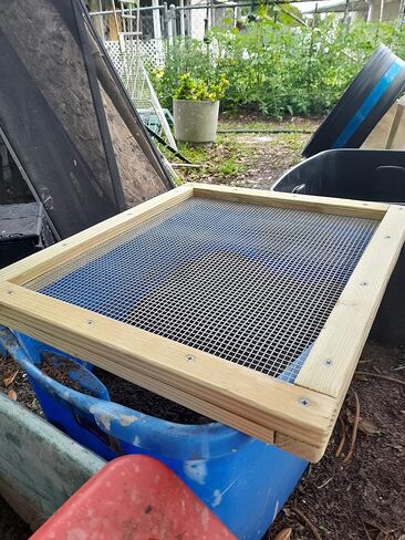 Soil Sifter, great for sifting soil, dirt, peat moss and more in Saudi Arabia