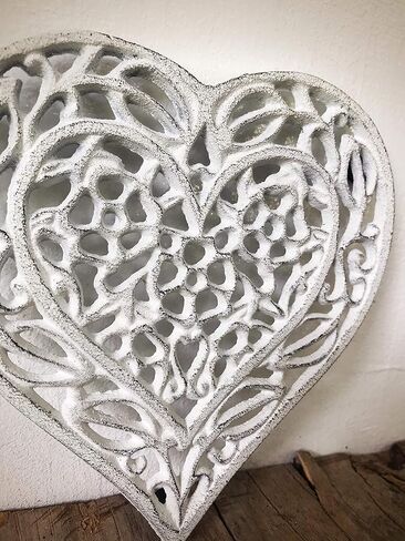 حامل من الحديد الزهر على شكل قلب من الزهور البيضاء - ديكور طاولة المزرعة - إكسسوارات المطبخ الريفي - وسادة ساخنة صغيرة in Kuwait