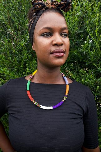 قلادة أنبوب الزولو الأفريقية التقليدية | بقلم Woza Moya (تعال يا روح التغيير) | مصنوع يدويًا بواسطة الحرفيين في مركز هيلكريست للإيدز في جنوب أفريقيا in Kuwait