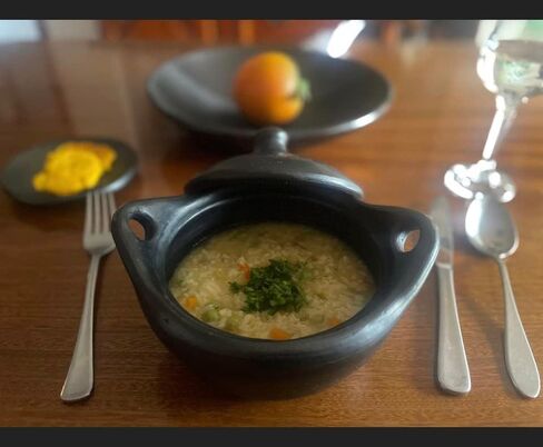 وعاء حساء العشاء الكولومبي التقليدي مع غطاء بقطر 6 بوصات و25 أونصة من الطين الأسود الأصلي مصنوع يدويًا بنسبة 100% في توليما كولومبيا in Kuwait