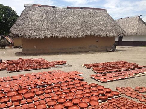 وعاء حساء العشاء الكولومبي التقليدي مع غطاء بقطر 6 بوصات و25 أونصة من الطين الأسود الأصلي مصنوع يدويًا بنسبة 100% في توليما كولومبيا in Kuwait