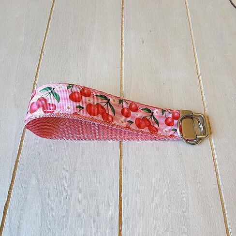 معصم فاكهة الكرز، استوديو جولي إن جي، قاعدة مفاتيح فاكهة الكرز الصيفية اللذيذة، حبل سيارة على شكل زهرة الكرز، FBA مصنوع يدويًا in Kuwait
