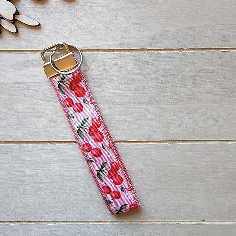 معصم فاكهة الكرز، استوديو جولي إن جي، قاعدة مفاتيح فاكهة الكرز الصيفية اللذيذة، حبل سيارة على شكل زهرة الكرز، FBA مصنوع يدويًا in Kuwait