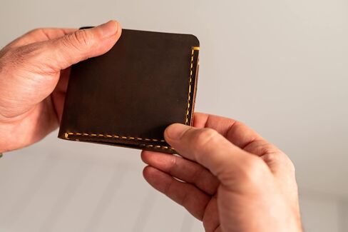 محفظة جلدية مصنوعة يدويًا للرجال، محفظة جلدية ثنائية الطي مصنوعة يدويًا - محفظة جلدية لبطاقات الائتمان in Kuwait