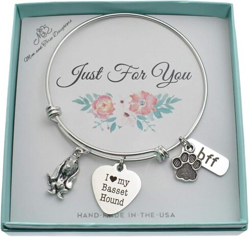 سوار I Love My Basset Hound من الفولاذ المقاوم للصدأ مع Pewter Basset Hound الفضي، وعلامة كلمة My Basset Hound وطباعة مخالب فضية. in Saudi Arabia