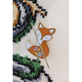 Forest Fox Needle Minder in Kuwait
