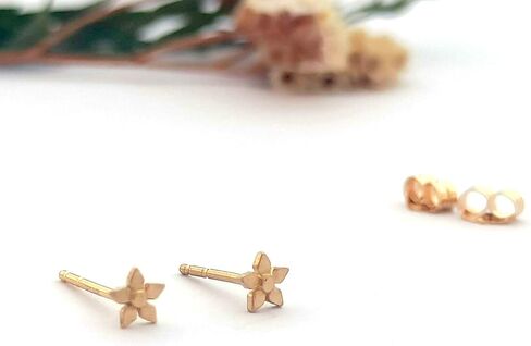 Small Round Gold Stud Earrings, Solid Real 14k Yellow Gold Simple Hammered Post Earrings, Minimalist Boho Everyday Simple Artisan Handmade Unique Chic Jewelry, Modern Artisan Earrings in Kuwait