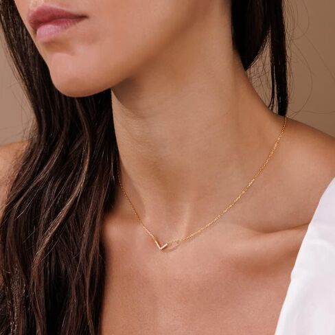 قلادة من الذهب عيار 14 قيراط على شكل حرف V | قلادة مجوهرات مثلث شيفرون | قلادة من الذهب على شكل حرف V مع زركونيا مكعبة | مجوهرات هندسية على شكل حرف V | قلادة داينتي شيفرون عيار 18 قيراط | هدية لها in Kuwait