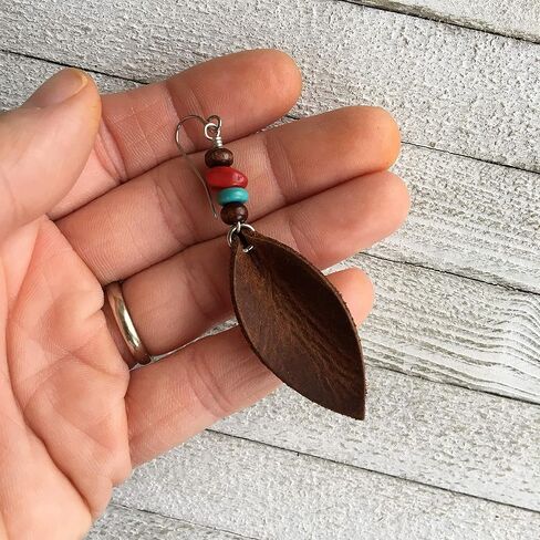 أقراط جلدية للنساء على الطراز الجنوبي الغربي بوهو متدلية على شكل ورقة شجر مع خرزات خشبية (بني ريفي) in Kuwait