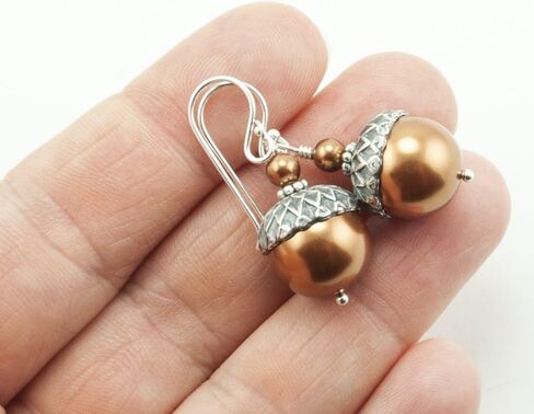 Dashe Designs أقراط بلوط مصنوعة يدويًا للنساء، لؤلؤ صناعي ملون نحاسي، أسلاك أذن من الفضة الإسترلينية in Saudi Arabia