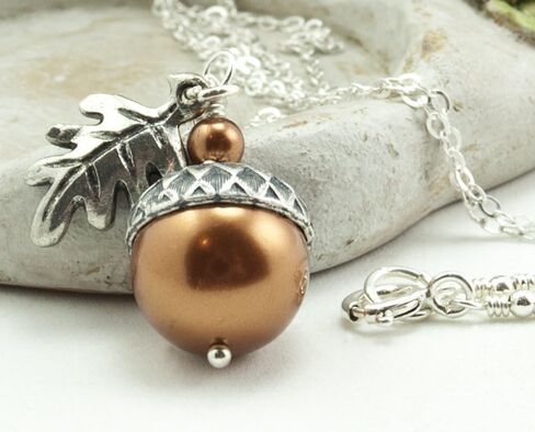 Dashe Designs أقراط بلوط مصنوعة يدويًا للنساء، لؤلؤ صناعي ملون نحاسي، أسلاك أذن من الفضة الإسترلينية in Saudi Arabia