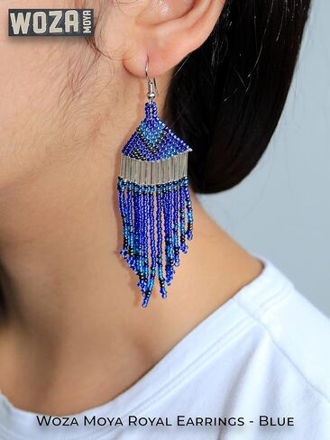 أقراط رويال - أزرق | بقلم Woza Moya (تعال يا روح التغيير) | مصنوع يدويًا بواسطة الحرفيين في مركز هيلكريست للإيدز في جنوب أفريقيا in Kuwait