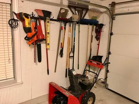 خطاف تثبيت على الحائط لأدوات حديقة المرآب من StoreYourBoard، تنظيم المرآب وتخزينه، رف أدوات ساحة المجرفة والمجرفة، فولاذ صناعي يحمل 50 رطلاً in Kuwait