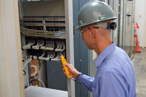 Fluke Networks 262003AL Pro3000 Analog Tone Generator with Alligator Clips and RJ11 Plug in Kuwait