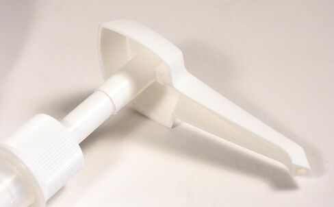 Carlisle FoodService Products Universal Condiment Pump/Dispenser Kit with 5 Lids, White in Kuwait