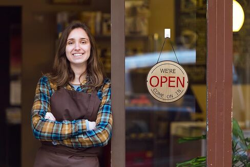 لافتة عمل دائرية من لوكاوس، بتصميم وجه مبتسم سعيد للافتة المفتوحة والمغلقة، خشبية "Come On In" وساعات قابلة للتغيير من أجل لافتة "Will Return At"، 22.86 سم مستديرة مزدوجة الجانب ساعات من التشغيل. in Kuwait