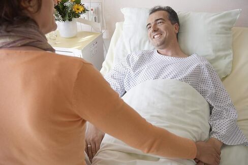 مجموعة من 6 فساتين مستشفى من Profound Care - فساتين للمرضى تناسب ما يصل إلى 2XL - فساتين مستشفى للنساء والرجال - بطول 45 بوصة وعرض 62 بوصة - فساتين طبية من مزيج القطن in Saudi Arabia