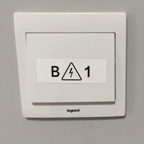 خرطوشة M21-500-595-YL مع شريط، شريط لاصق فينيل عالي الالتصاق، أسود على طبقة الفينيل الأصفر متوافقة مع BMP21-PLUS/ID PAL وBMP21-LAB/LABPAL طابعة الملصق القابلة للحمل 53.3 سم طول 0.5 سم عرض in Kuwait