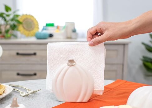 حامل مناديل سيراميك بحجم قياسي على شكل يقطين من Nat & Jules: مثالي لديكور منزلك الداخلي في الخريف وعيد الشكر لديكور الطاولة والقطع المركزية، كريمي in Kuwait