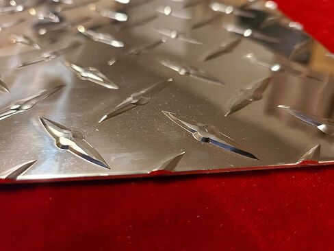 .063 لوح معدني من الألومنيوم اللامع 12 × 36. قطعة معدنية جميلة جدًا، كل المعادن لدينا بها حواف مصقولة لإزالة الحروق الشديدة. جيدة للشاحنة. مقعد العمل، الجراج وأكثر من ذلك بكثير. in Kuwait