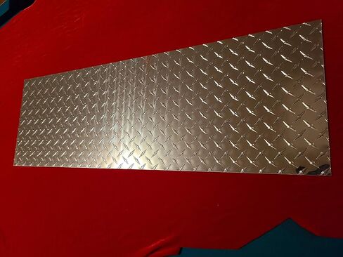 .063 لوح معدني من الألومنيوم اللامع 12 × 36. قطعة معدنية جميلة جدًا، كل المعادن لدينا بها حواف مصقولة لإزالة الحروق الشديدة. جيدة للشاحنة. مقعد العمل، الجراج وأكثر من ذلك بكثير. in Kuwait