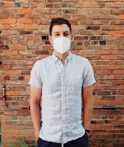 دكتور فاميلي 20 وحدة من أقنعة الوجه KN95 للاستعمال مرة واحدة، قناع غير منسوج يمكن التخلص منه بخمس طبقات، حلقات أذن مرنة، سلك أنف قابل للتعديل، خفيف الوزن، مثالي للمكتب والسفر وفي الداخل، 20 وحدة/صندوق in Kuwait