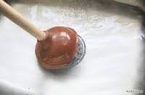 GuroBust GB1976 مكبس مرحاض مطاطي عالي التحمل بمقبض خشبي طويل لإصلاح المراحيض والمصارف المسدودة 18 بوصة in Kuwait