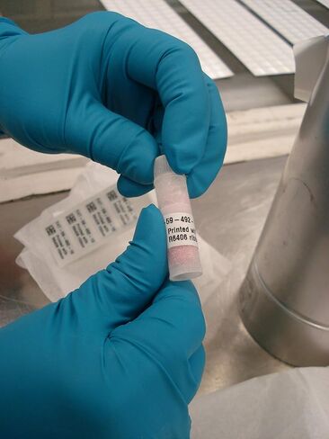 Brady - 143360 MC-750-499 خرطوشة قماش نايلون B-499 باللون الأسود على الأبيض، عرض 16 بوصة × ارتفاع 3/4 بوصة، لطابعات BMP51/BMP53 in Kuwait