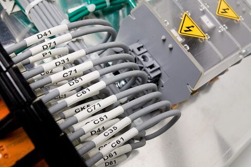 برادي M-125-1-342 بوليوليفين B-342 أسود على خرطوشة صانع التسميات البيضاء، 15/64 بوصة عرض × 1-1/64 بوصة ارتفاع، لطابعات BMP51/BMP53 in Kuwait