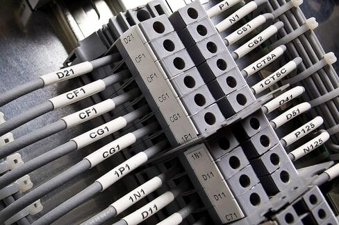 برادي M-125-1-342 بوليوليفين B-342 أسود على خرطوشة صانع التسميات البيضاء، 15/64 بوصة عرض × 1-1/64 بوصة ارتفاع، لطابعات BMP51/BMP53 in Kuwait