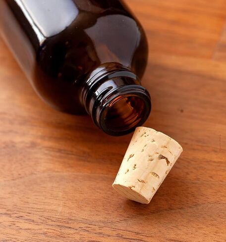 JUVITUS 4 oz / 120 ml Amber Glass Boston Round Bottle with Cork Closure + Funnel (4 Pack) in Kuwait