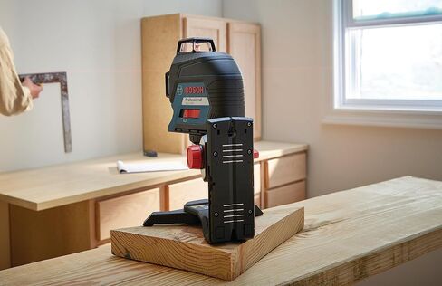 Bosch GLL3-330CG 200 قدم 360 درجة شعاع أخضر ثلاثي المستوى وخط محاذاة ذاتي التسوية بالليزر مع (1) شاحن بطارية ليثيوم أيون 2.0 أمبير بحد أقصى 12 فولت، حقيبة حمل صلبة لجهاز تحديد المواقع BM1 in Saudi Arabia