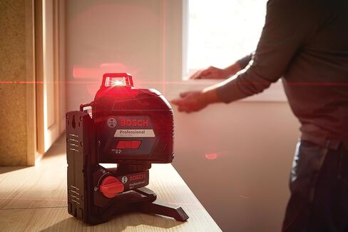 Bosch GLL3-330CG 200 قدم 360 درجة شعاع أخضر ثلاثي المستوى وخط محاذاة ذاتي التسوية بالليزر مع (1) شاحن بطارية ليثيوم أيون 2.0 أمبير بحد أقصى 12 فولت، حقيبة حمل صلبة لجهاز تحديد المواقع BM1 in Saudi Arabia