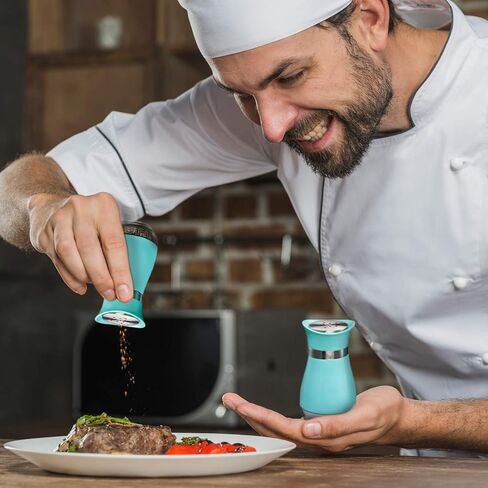 هزازات الملح والفلفل من MITBAK (مجموعة مكونة من قطعتين) أنيقة مع قاع زجاجي شفاف | الطبخ المدمج واستخدام المطبخ وغرفة الطعام | تصميم كلاسيكي قابل لإعادة التعبئة (أزرق) in Kuwait