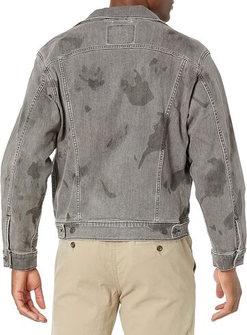 Levi's Men's Vintage Fit Trucker Jackets in Saudi Arabia